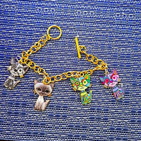 Gold charm bracelet with cats - Picture 1 of 1